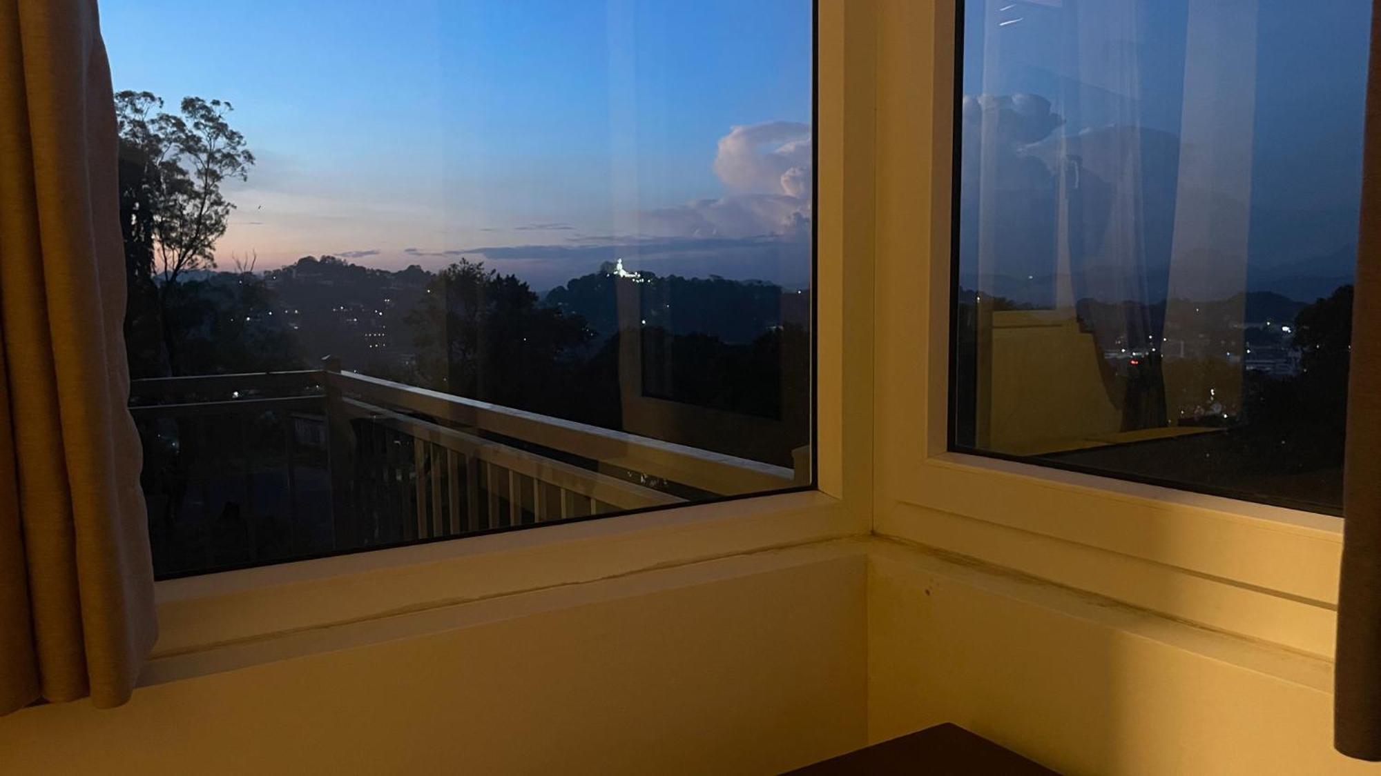 Sun Dove Suite แคนดี้ ภายนอก รูปภาพ