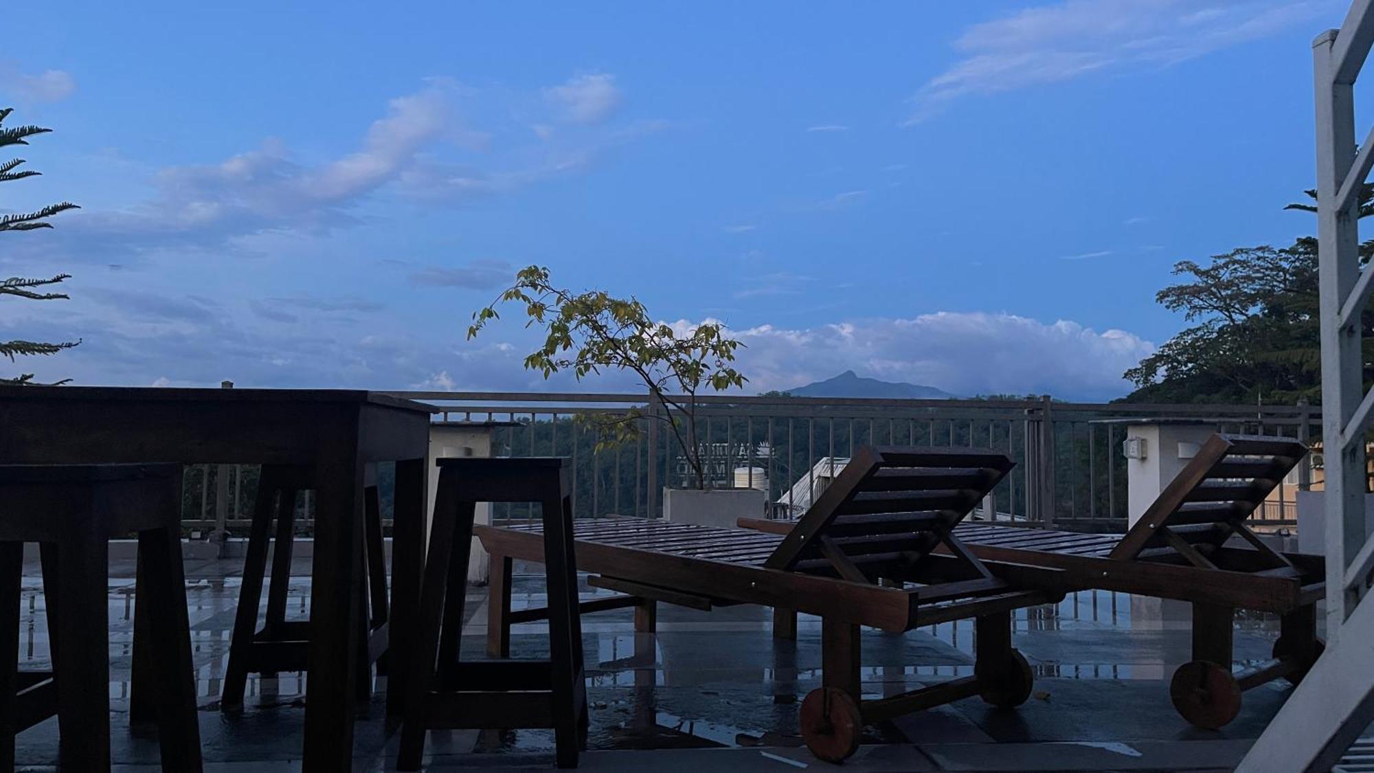 Sun Dove Suite แคนดี้ ภายนอก รูปภาพ