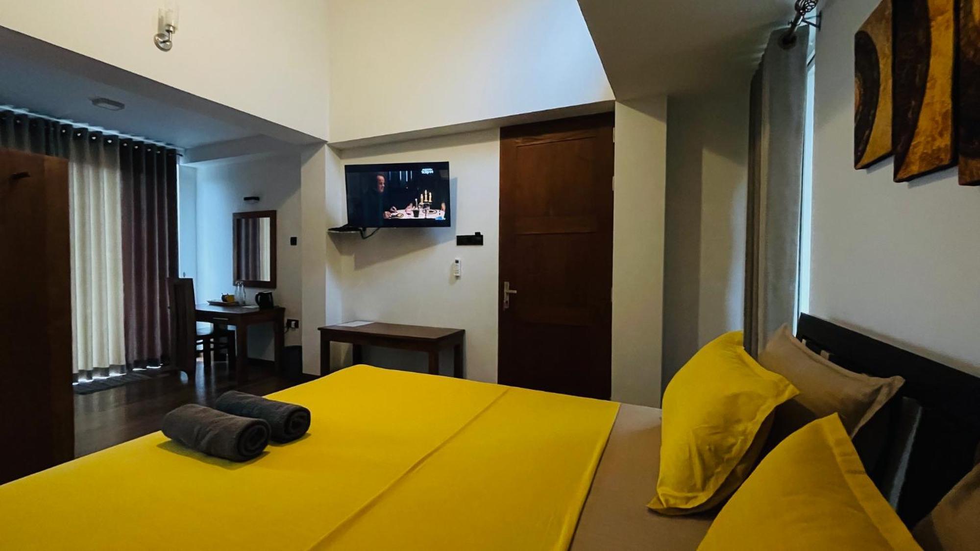 Sun Dove Suite แคนดี้ ภายนอก รูปภาพ